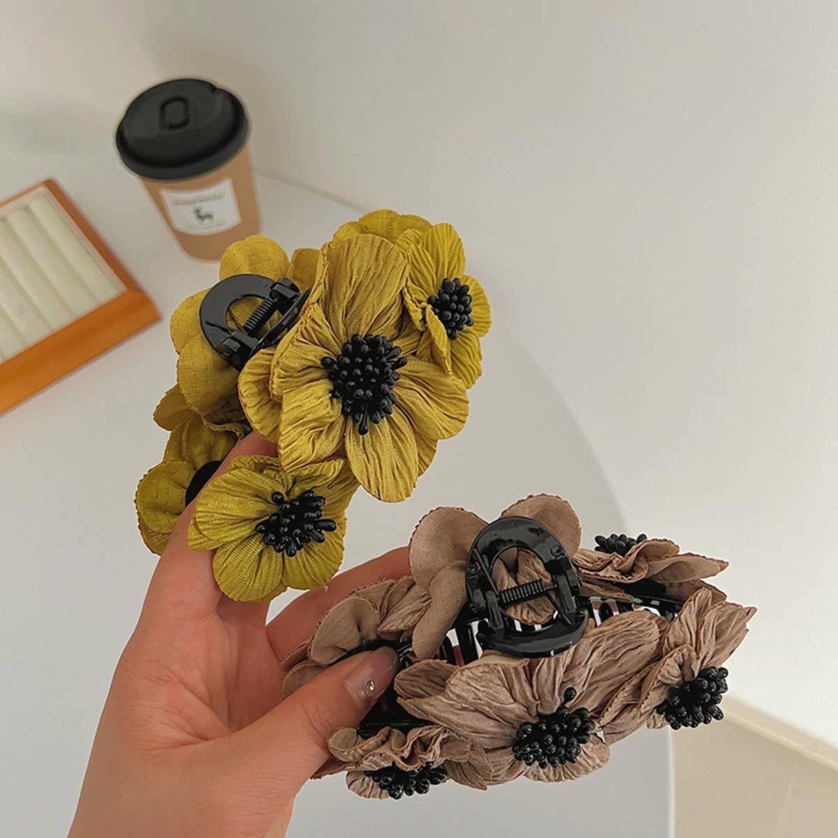 RETRO THREE-DIMENSIONAL FLOWER HAIRPINS_CWAHA1200