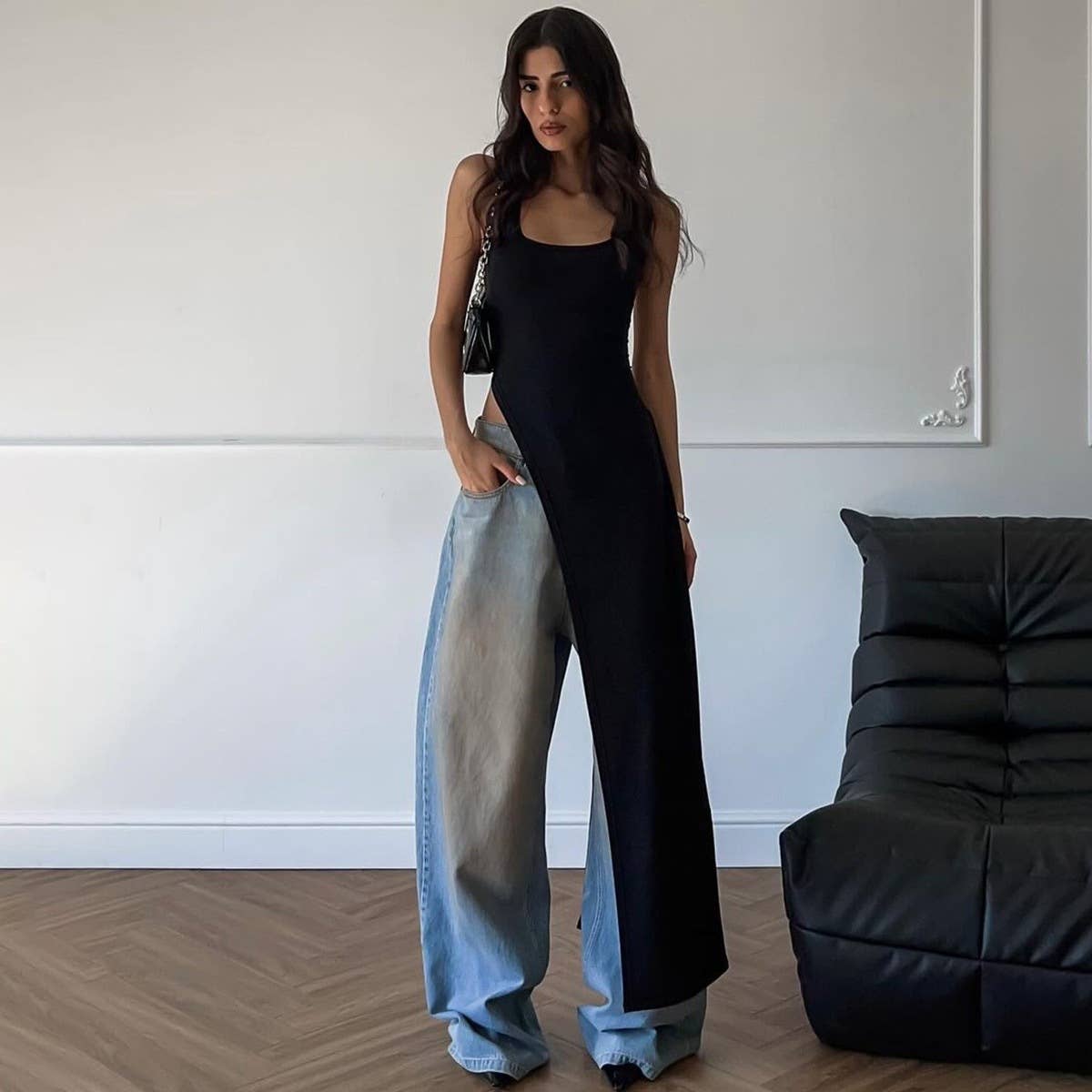 Figure-hugging slit dress with a unique design