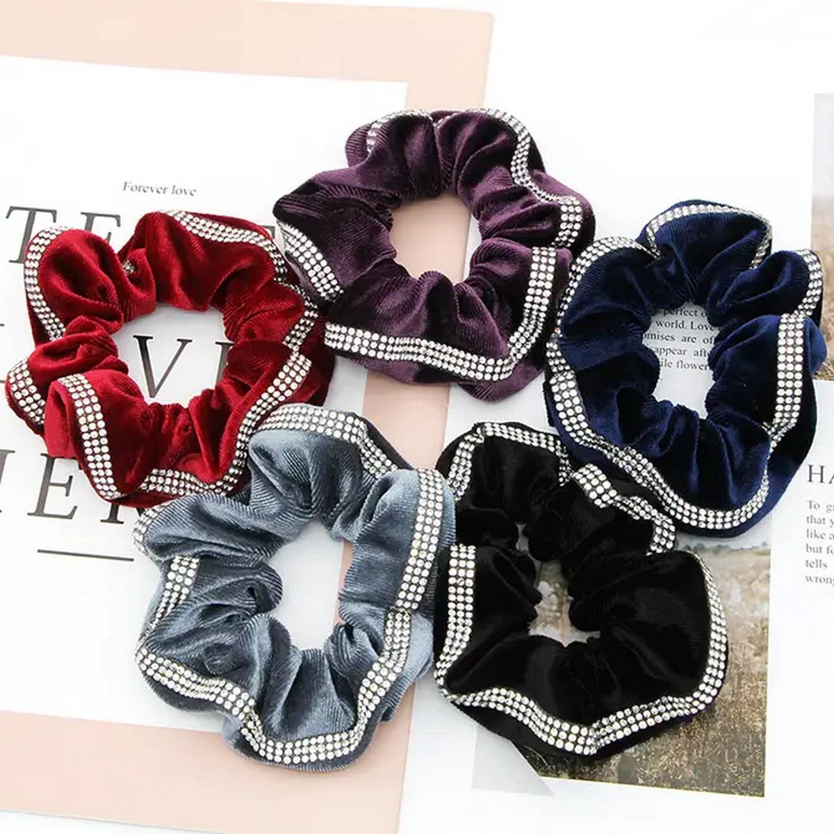 SOLID COLOR  VELVET SCRUNCHIE_CWAHA0173
