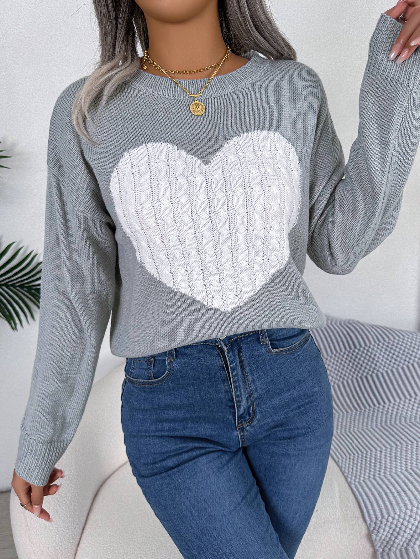 Twisted heart long-sleeved pullover sweater