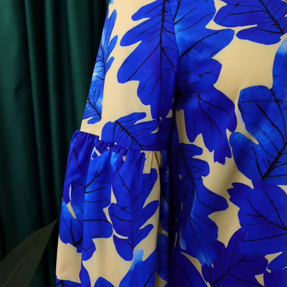 PRINTED TOP AND WIDE-LEG PANTS TWO-PIECE SET_CWSTB1142