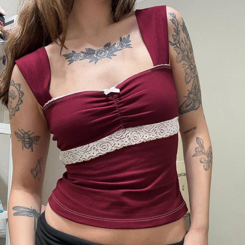 Lace contrast color pleated sleeveless T-shirt