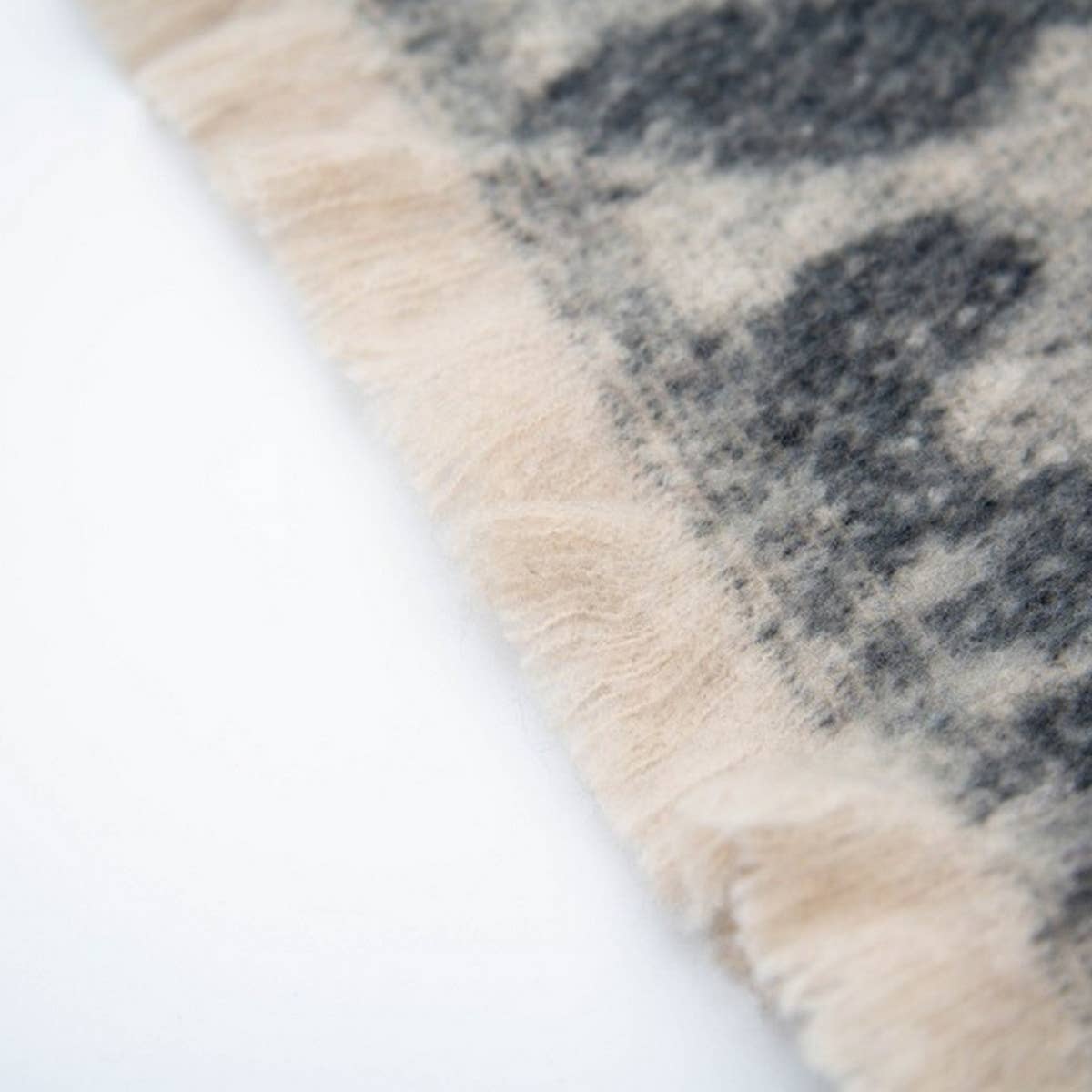 New Jacquard Leopard Print Scarf for Fall & Winter