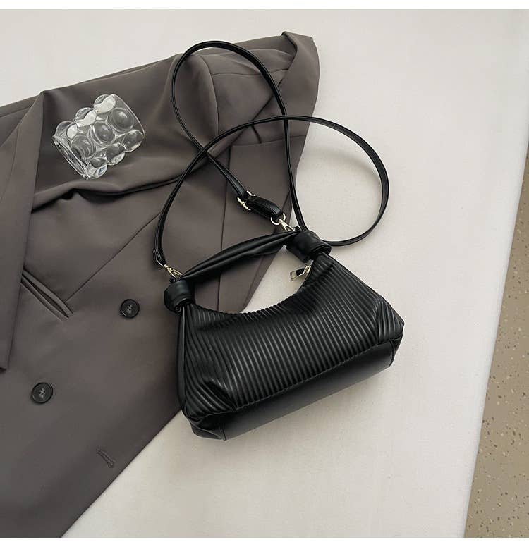 Simple pleated and creased single-shoulder bag