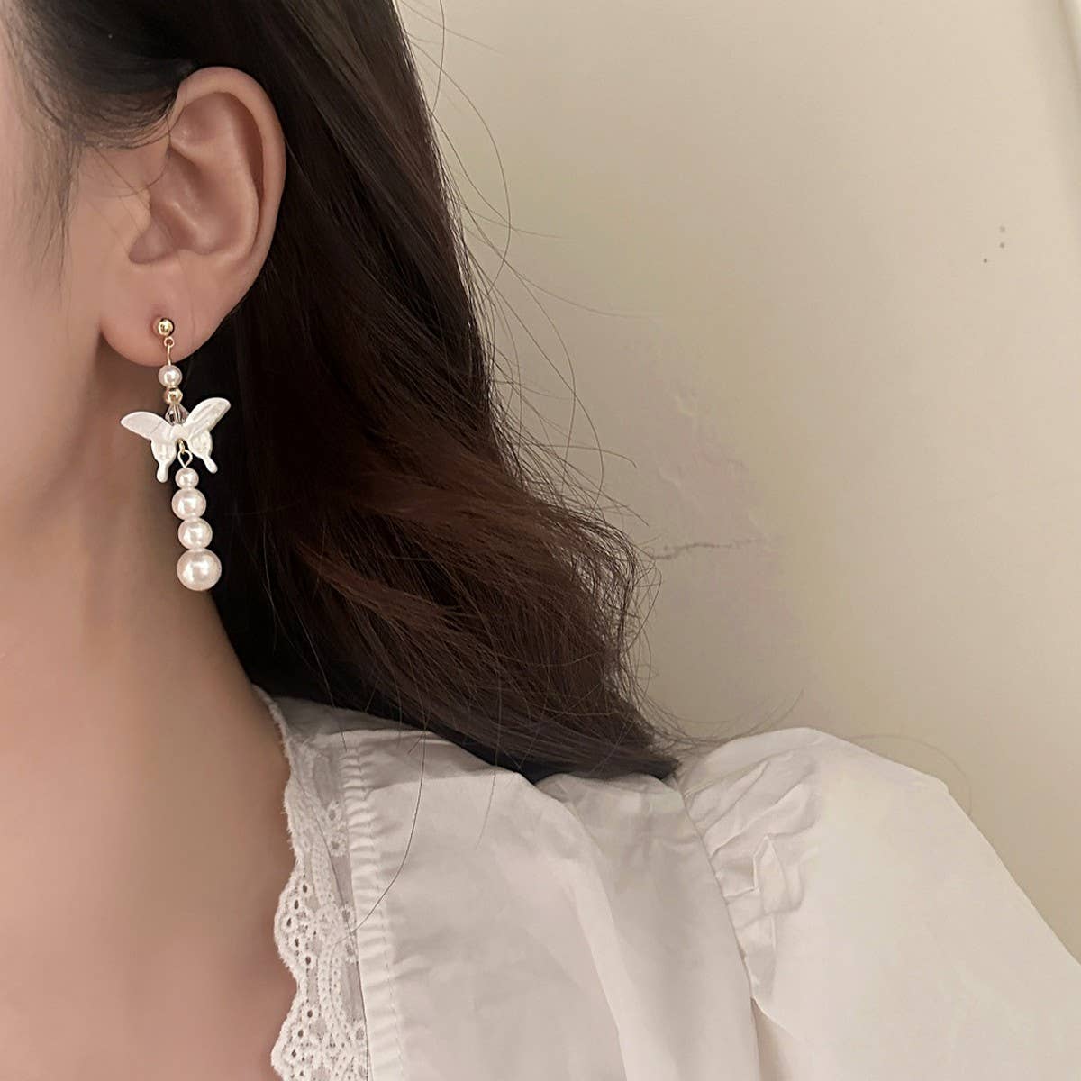 NEW NATURAL MOTHER-OF-PEARL BUTTERFLY EARRINGS