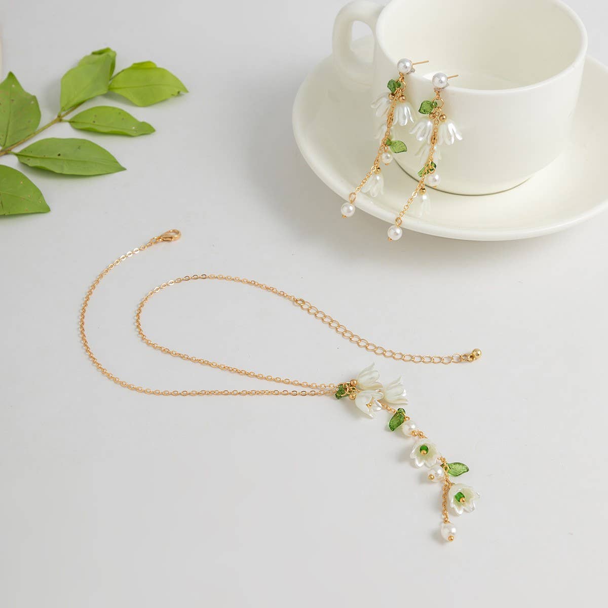 TEXTURED FLOWER SWEET COOL NECKLACE