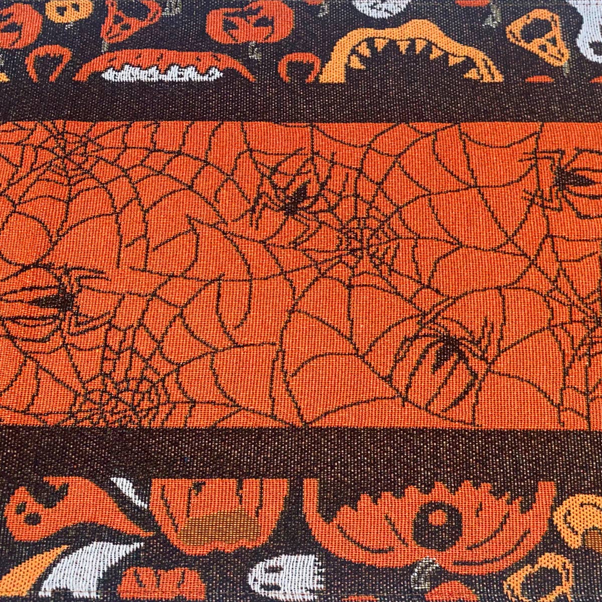 HALLOWEEN DECORATIONS KNITTED TABLE RUNNER