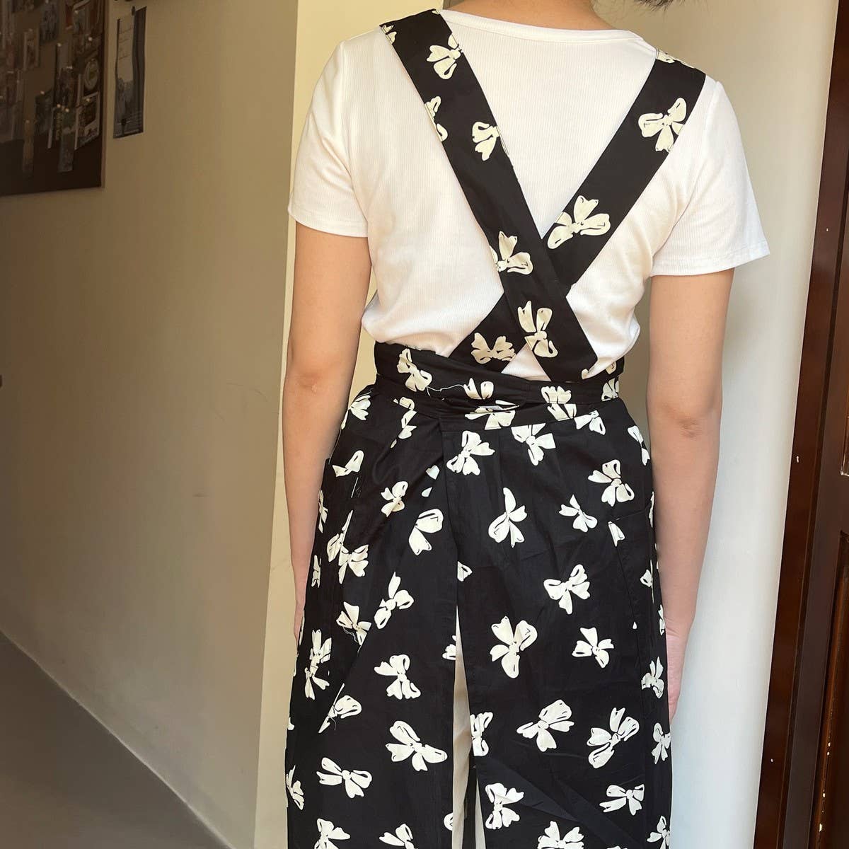 VEST BLACK AND WHITE BOW PRINT H-SHAPED APRON