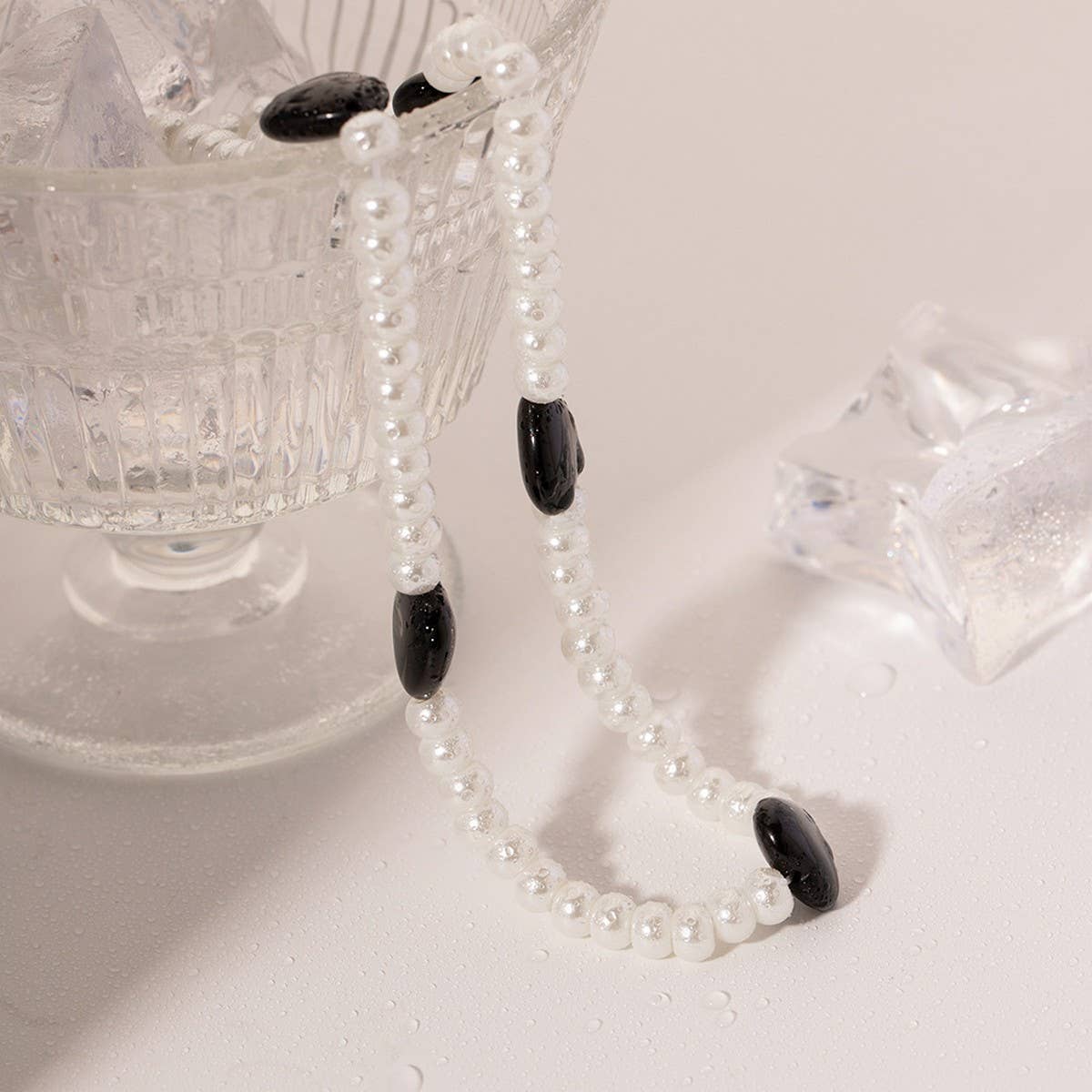 GLASS PEARLNICHEHIGH-END SENSE NECKLACE