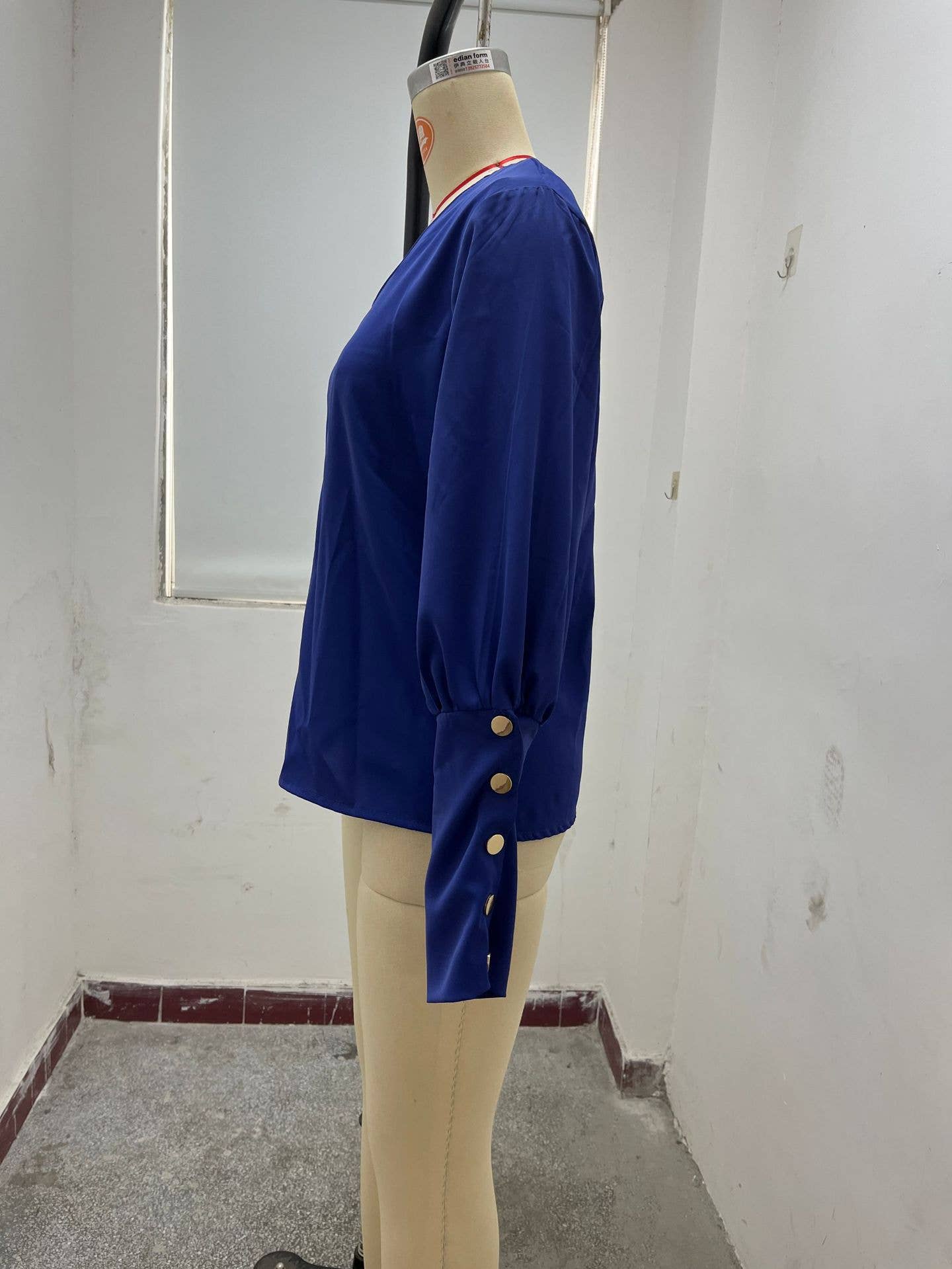 Fashion long-sleeved solid-color V-neck shirt