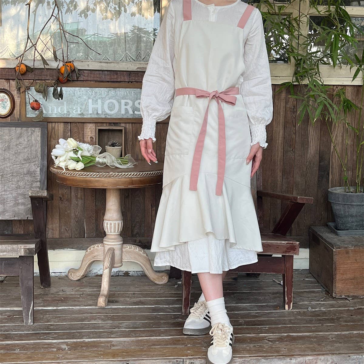 WATERPROOF AND ANTI-FOULING FISHTAIL APRON