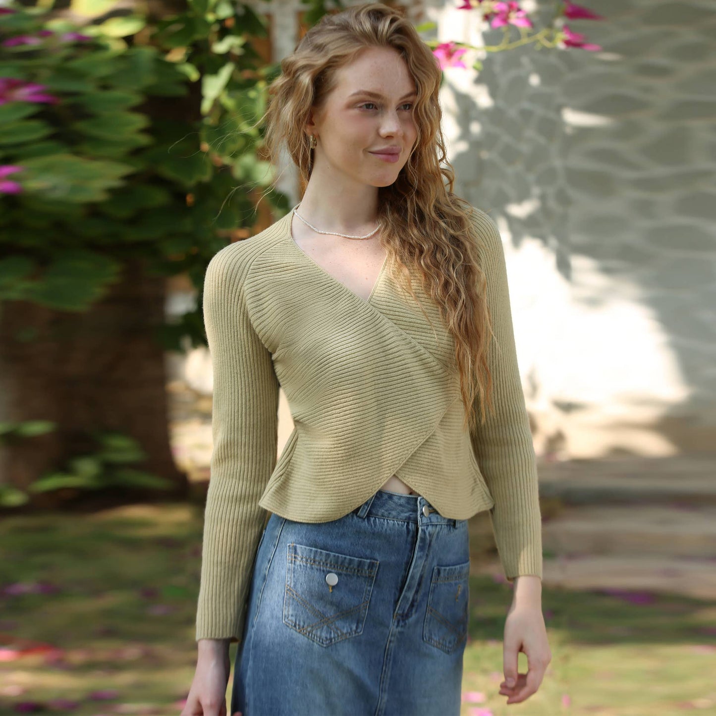 V-neck wool blend short French knitted sweater