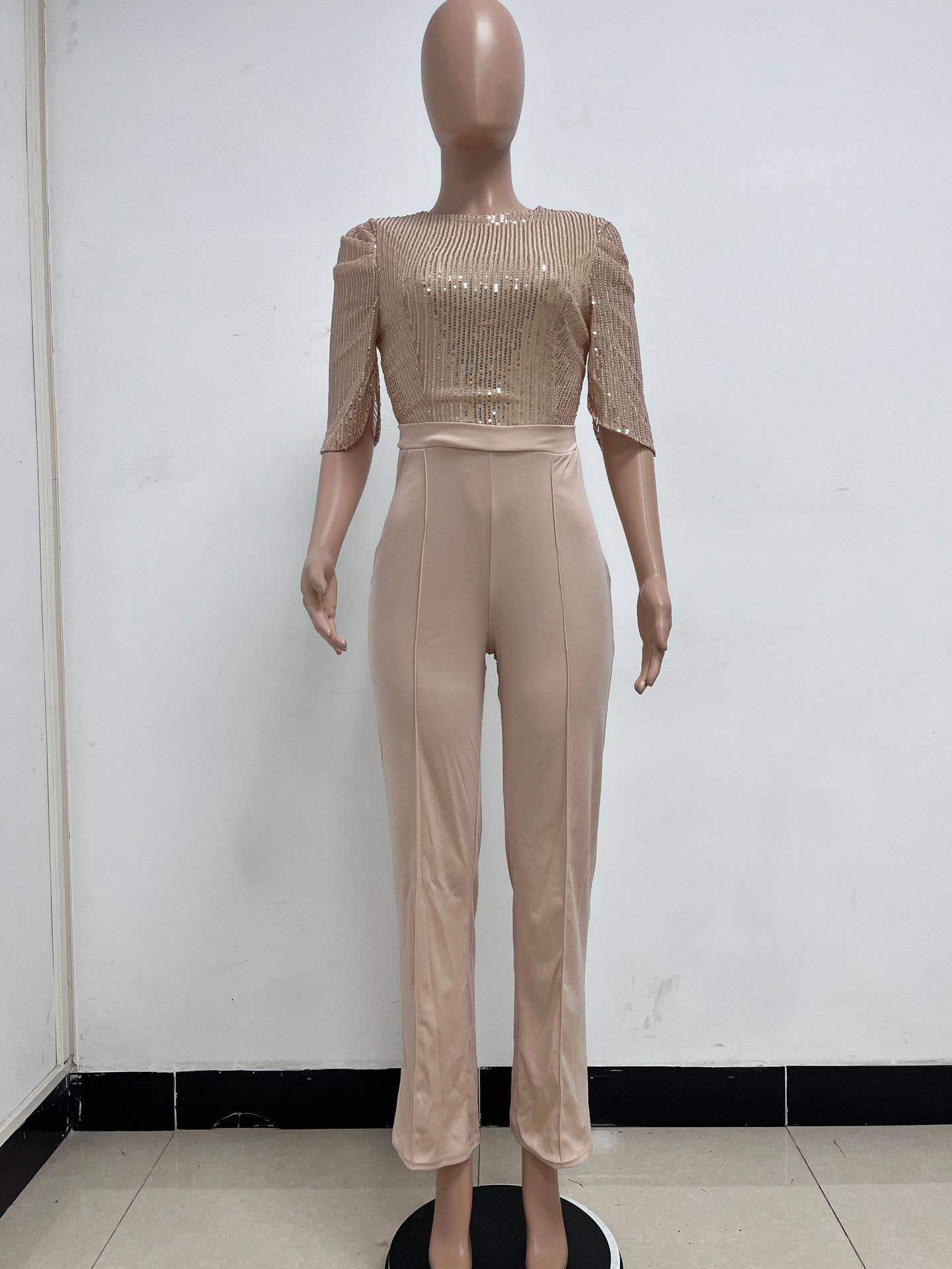 Round-neck,high-waisted sequined jumpsuit