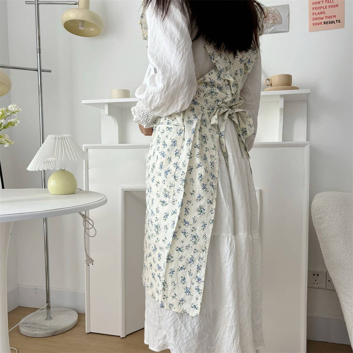 WASHED COTTON AND LINEN RUFFLED FLORAL APRON