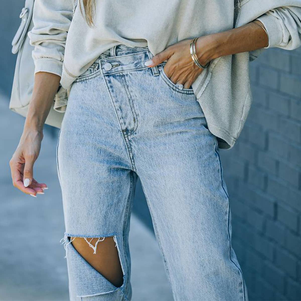 Distressed Irregular Hem Jeans ? Casual Denim