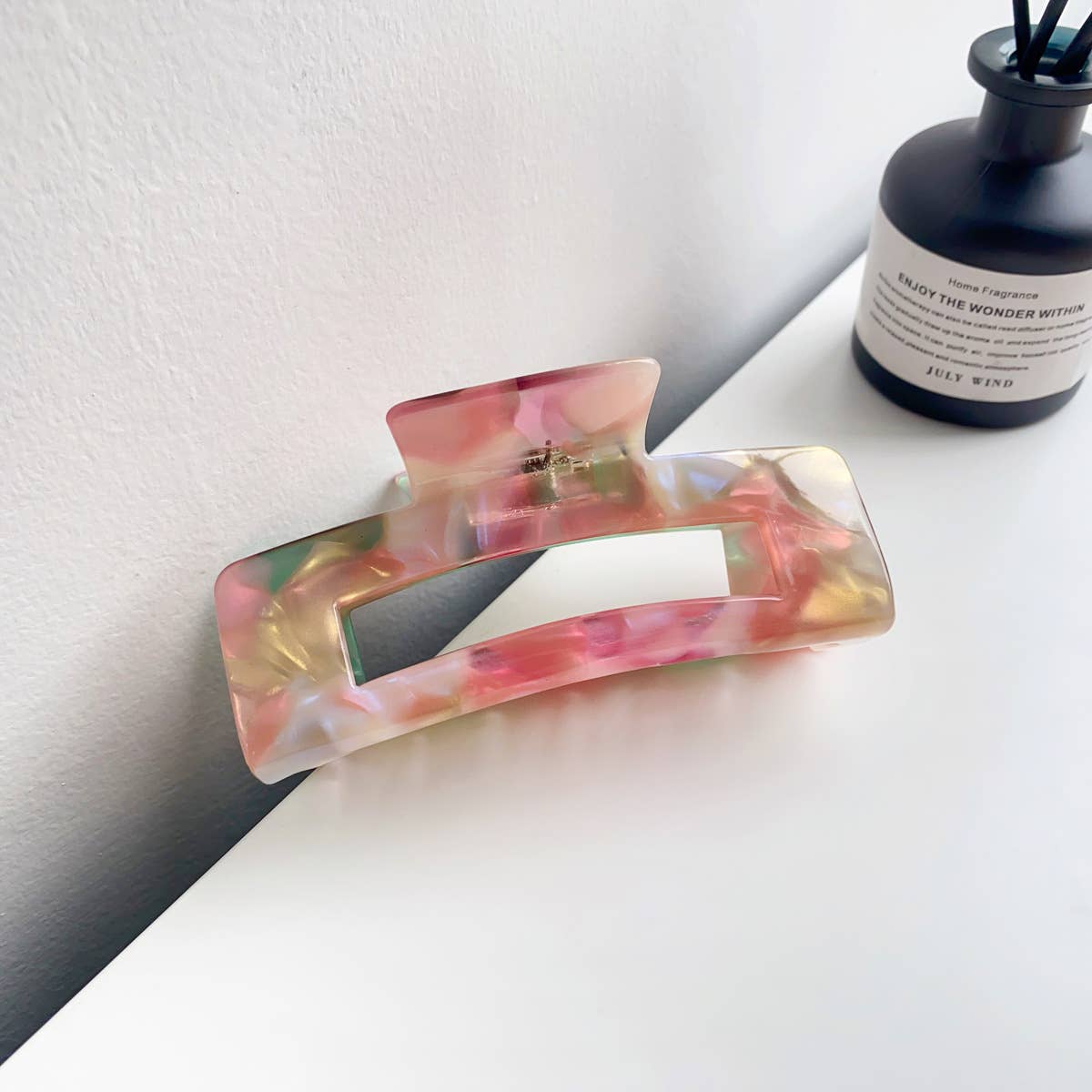 Retro and high-end acetate leopard hair clippers