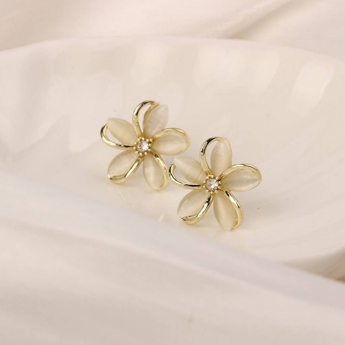 NEW SIMPLE HOLLOW FLOWER ENAMEL EARRINGS