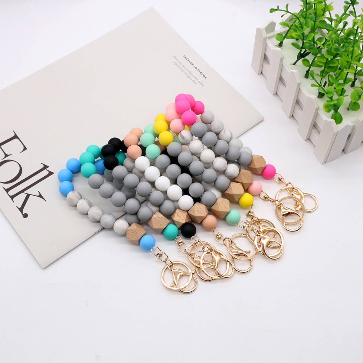 COLORFUL SILICONE BEAD BRACELET KEYCHAIN