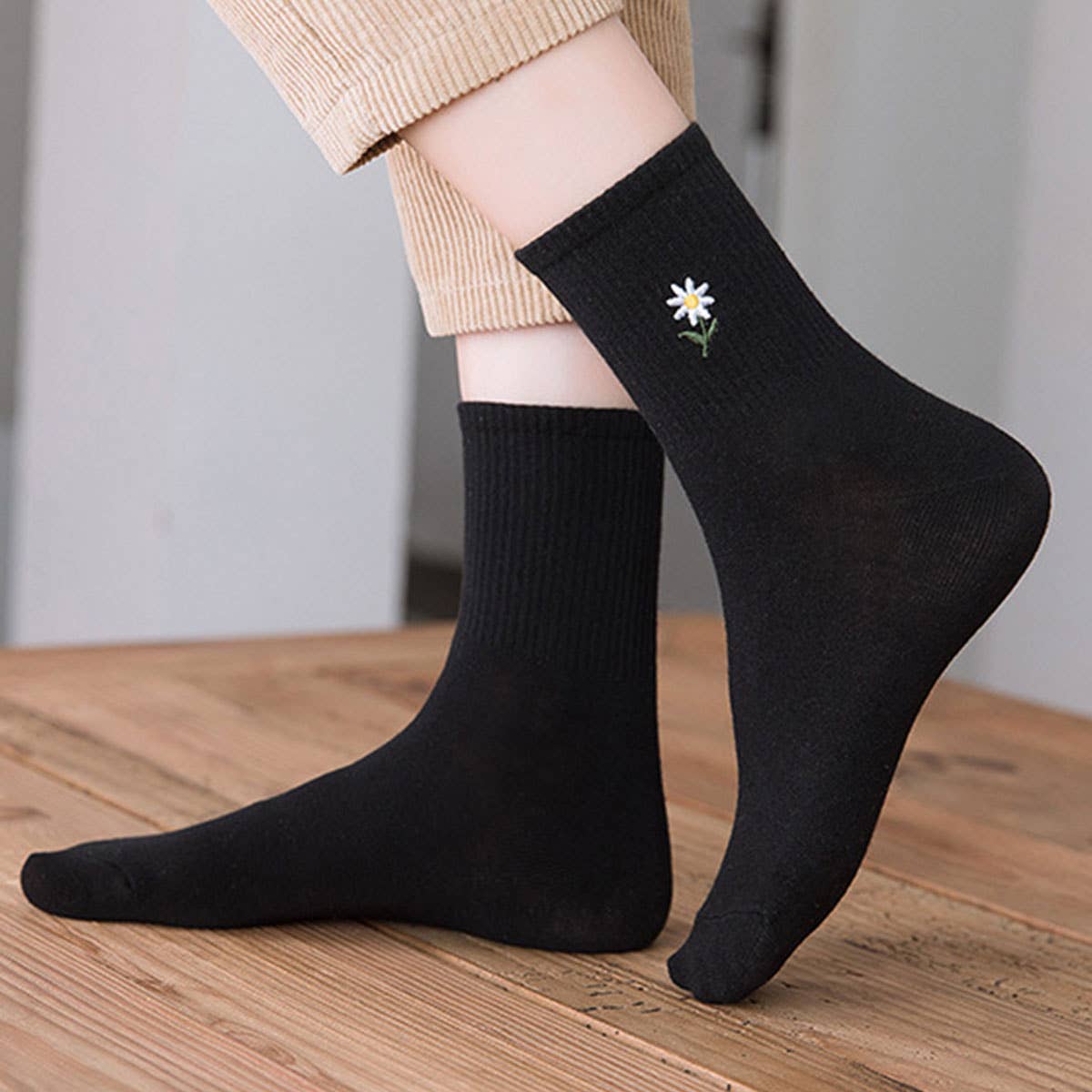 Solid Color Daisy Socks, Cotton Mid-Calf Style_CWMS088