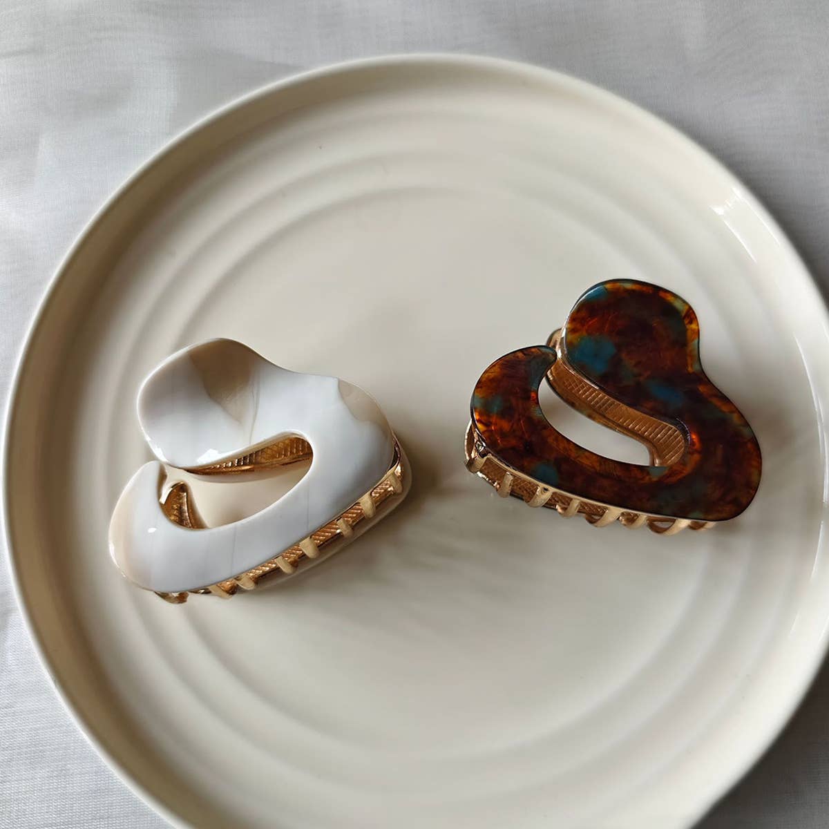 French Acetate Hair Claw - Elegant Alloy Clip