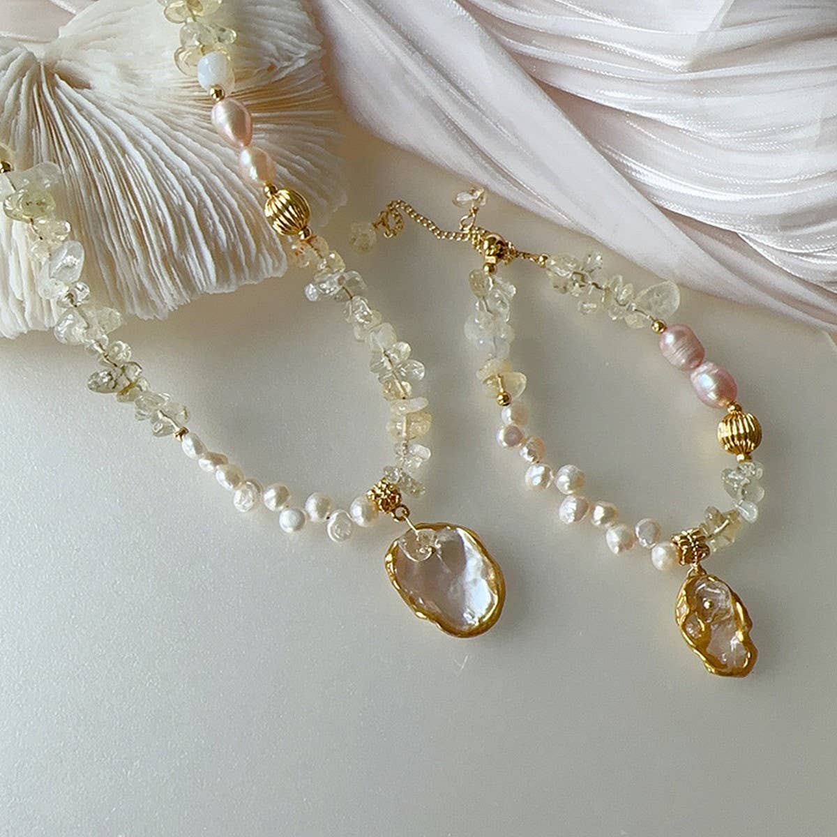 GLITTERING WAVE-SHAPED NATURAL PEARL SET