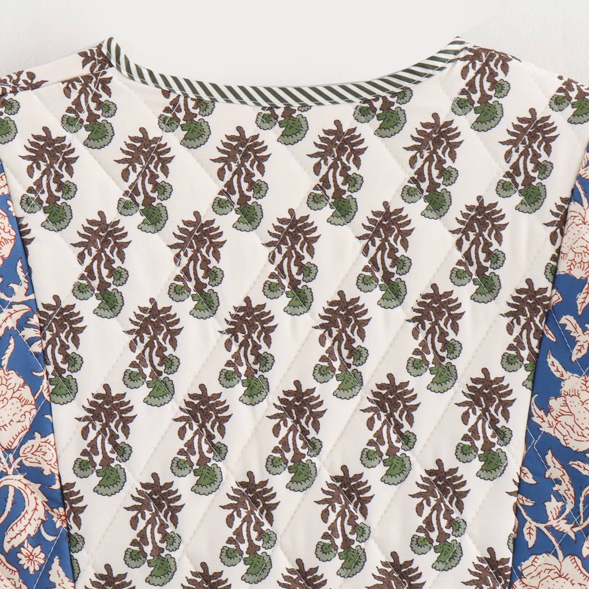 DOUBLE SIDED WEARABLE PRINTED QUILTED JACKET