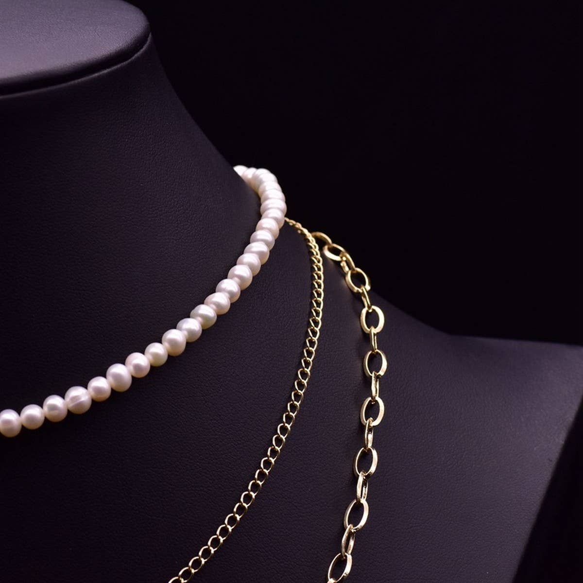 MULTI-LAYERED SIMPLE PEARL SWEATER NECKLACE