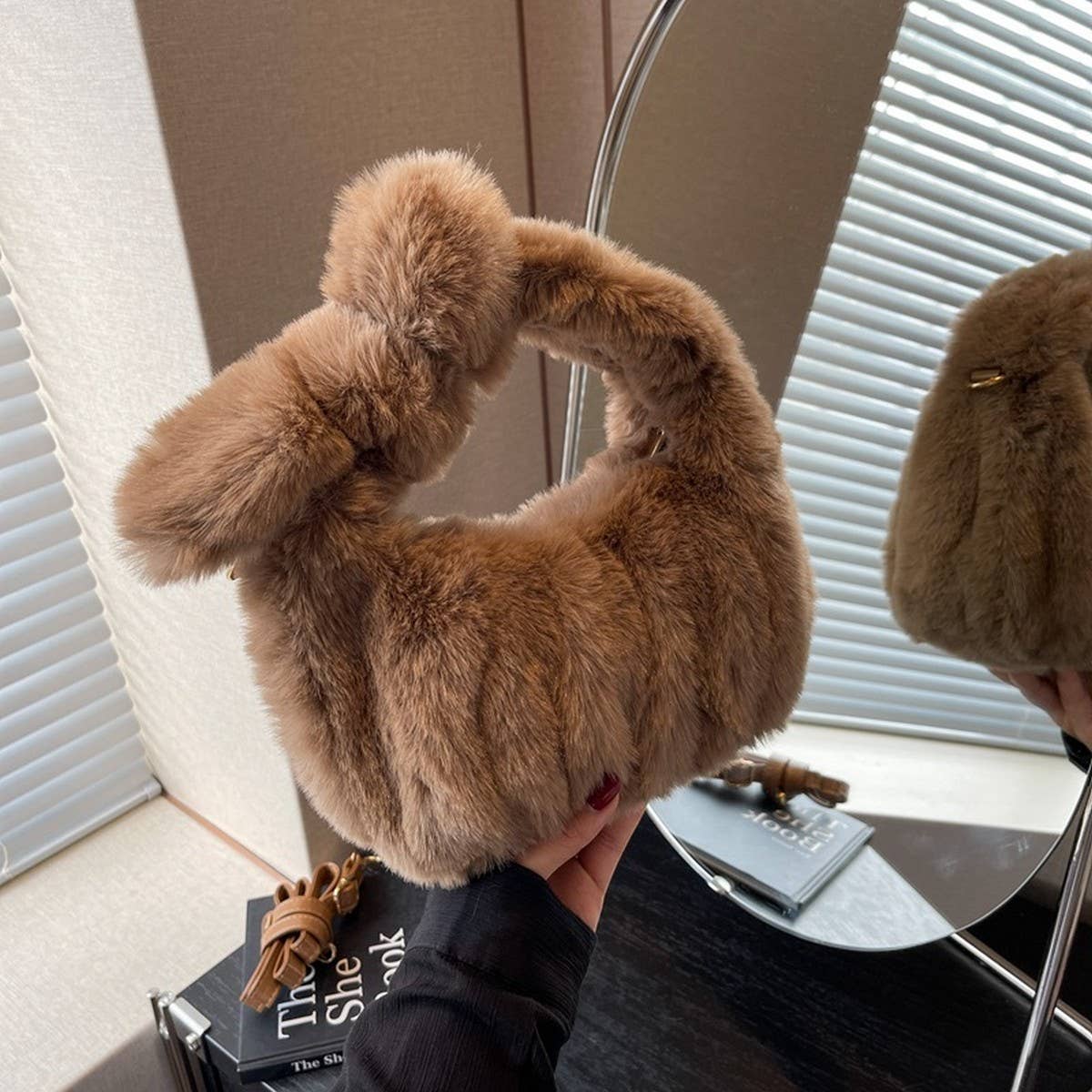 WINTER SOLID COLOR PLEATED CROSSBODY PLUSH BAG_CWAB3923