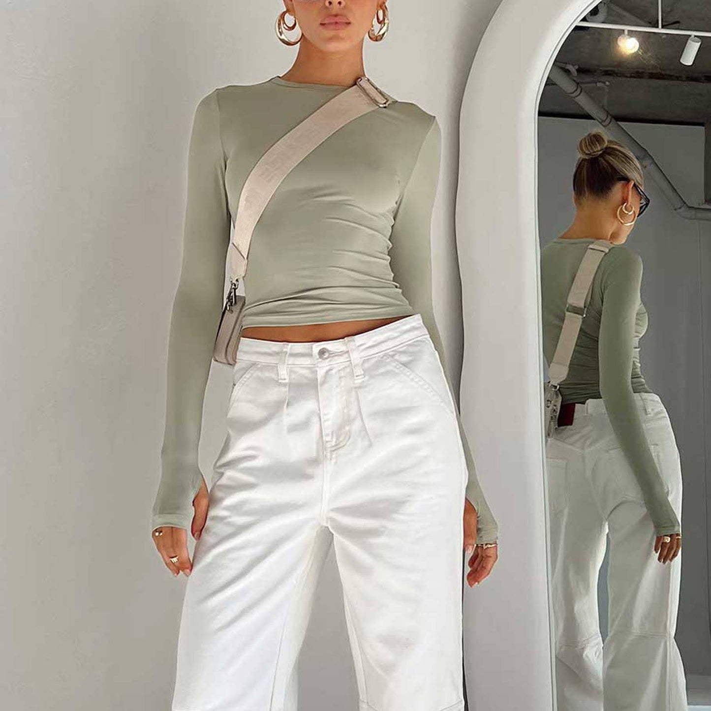 Solid-color round-neck form-fitting base T-shirt