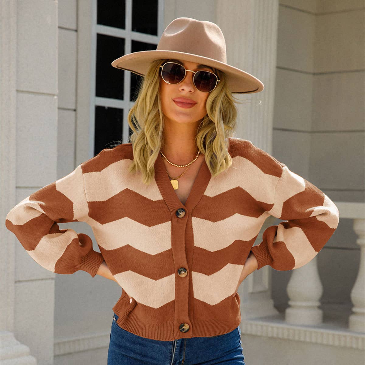 V-neck knit short trend age reduction cardigan