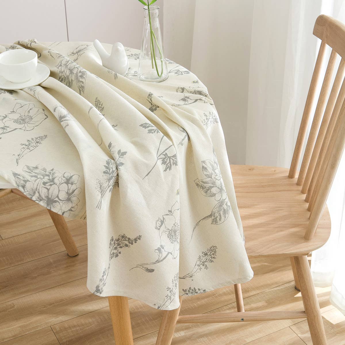 ROUND SKETCH FLOWER PRINT TABLECLOTH