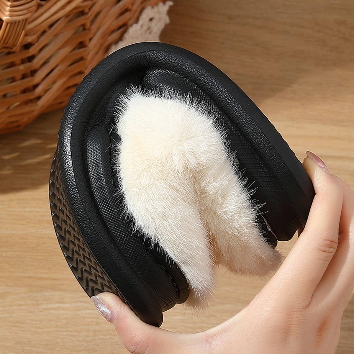 MINIMALIST WARM COMFY FLUFFY BEDROOM SLIPPERS
