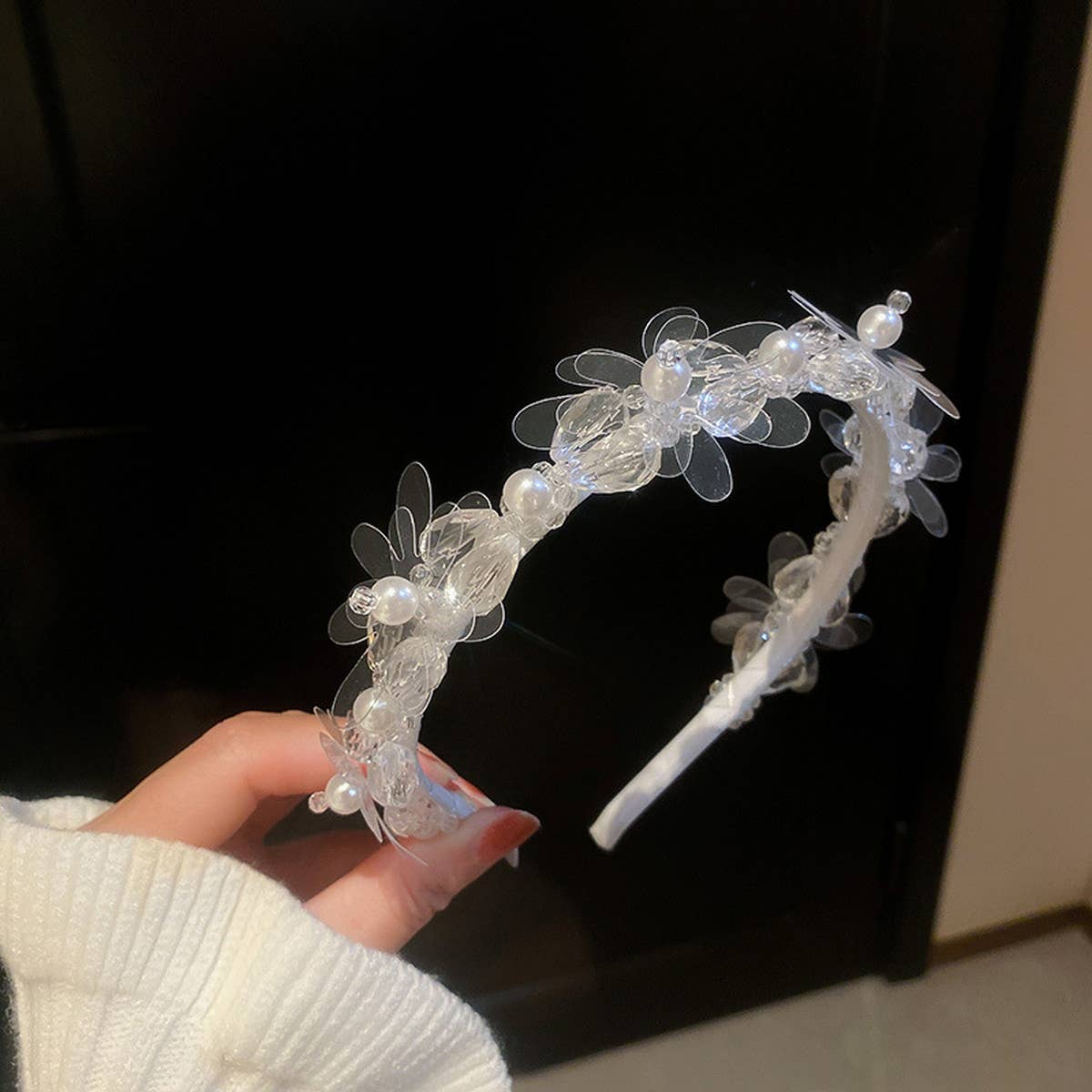 RETRO LOVE TWIST PEARL HEADBAND_CWAHA0829