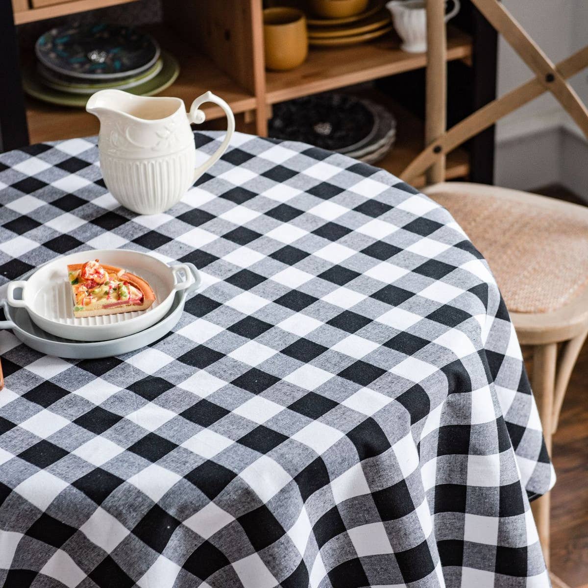 ROUND COTTON AND LINEN PLAID TABLECLOTH