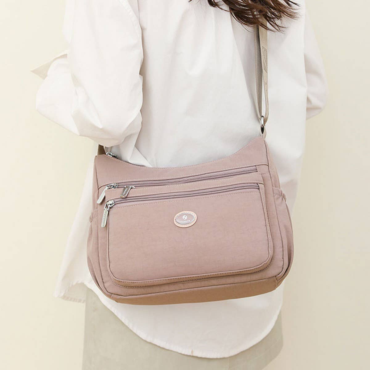 FASHIONABLE NYLON CLOTH SHOULDER MESSENGER BAG_CWAB3520