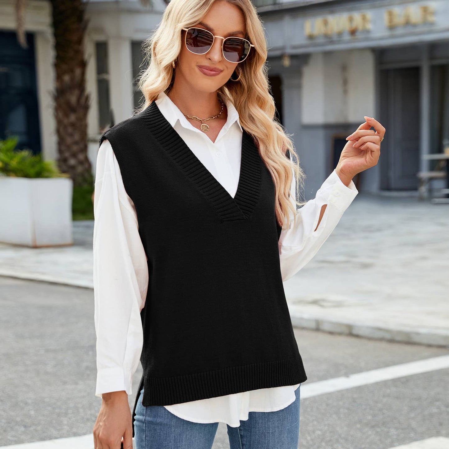 SLIM-FIT V-NECK SLEEVELESS SOLID COLOR KNIT VEST