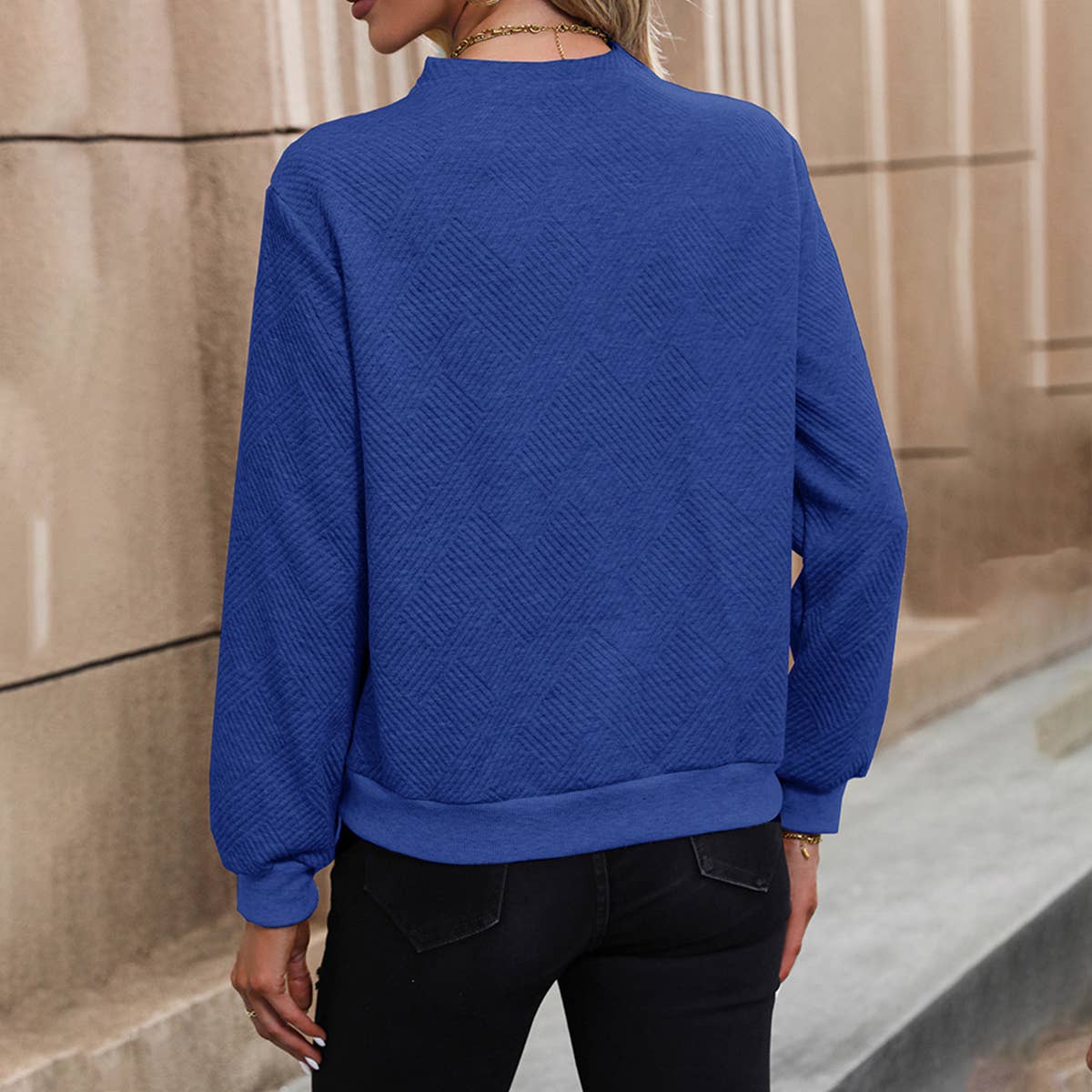 SOLID COLOR LONG-SLEEVED BUTTON-DECORATED HOODIE