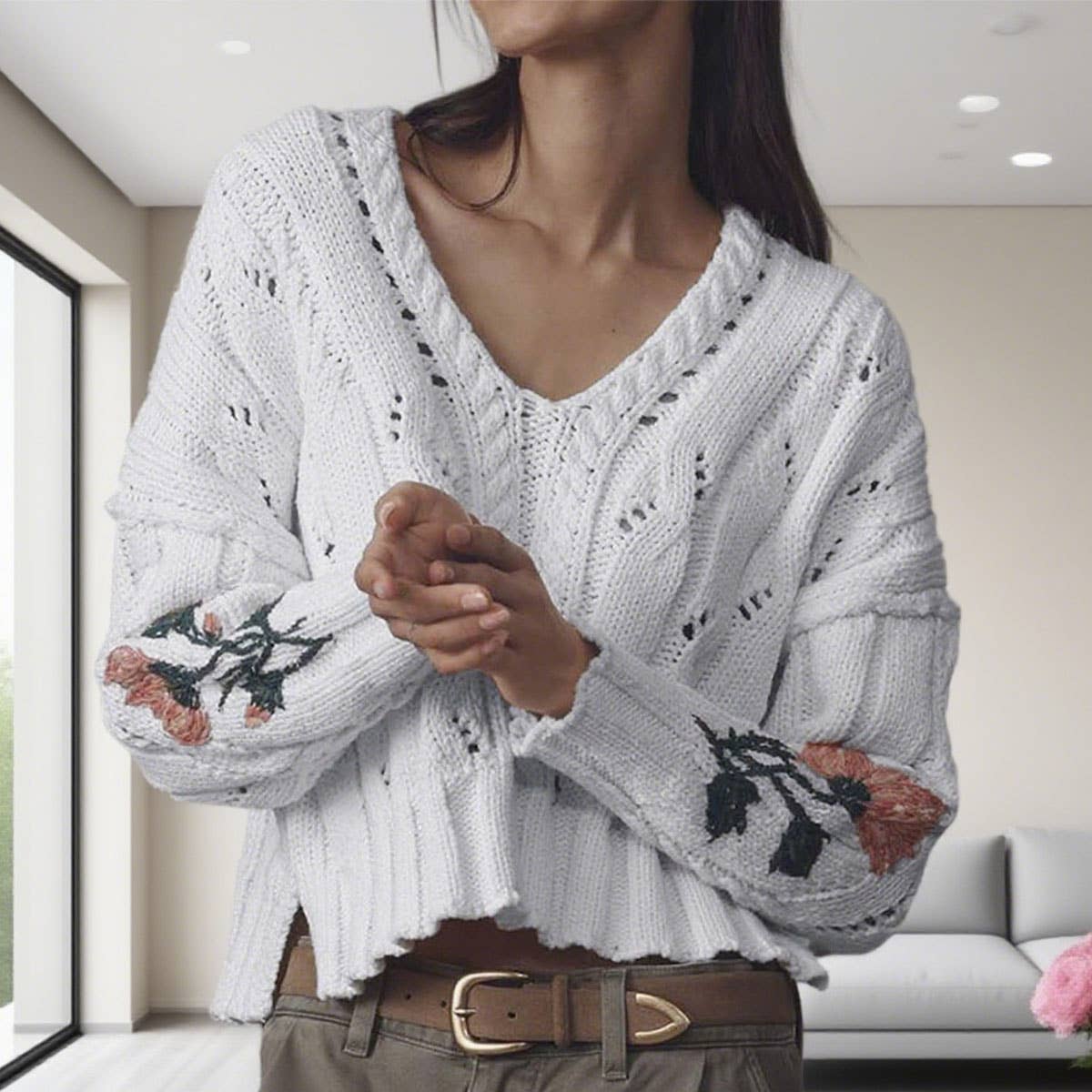 Embroidered flowers Short V-neck knitted sweater