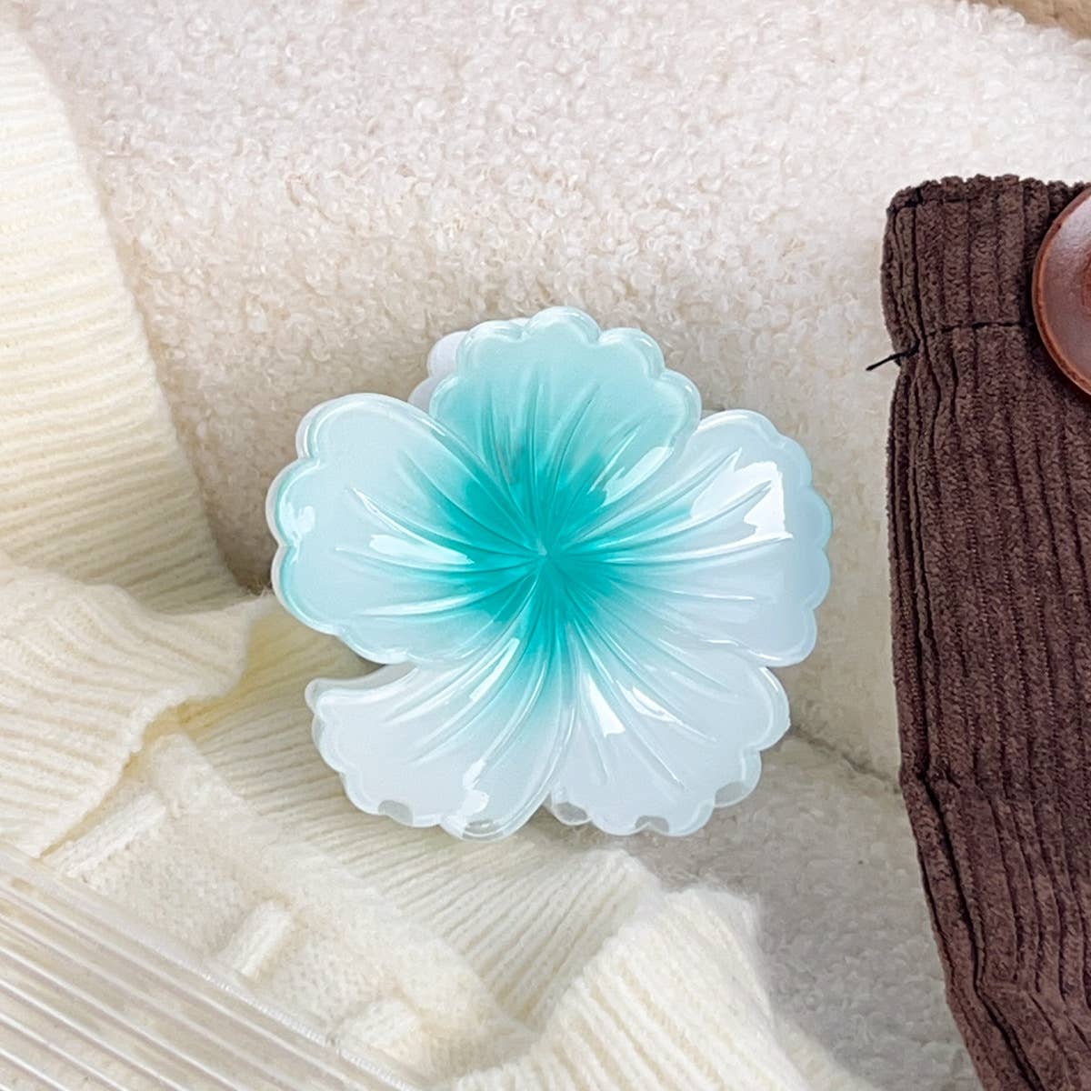 Summer wavy flower hair clip for seaside vacation