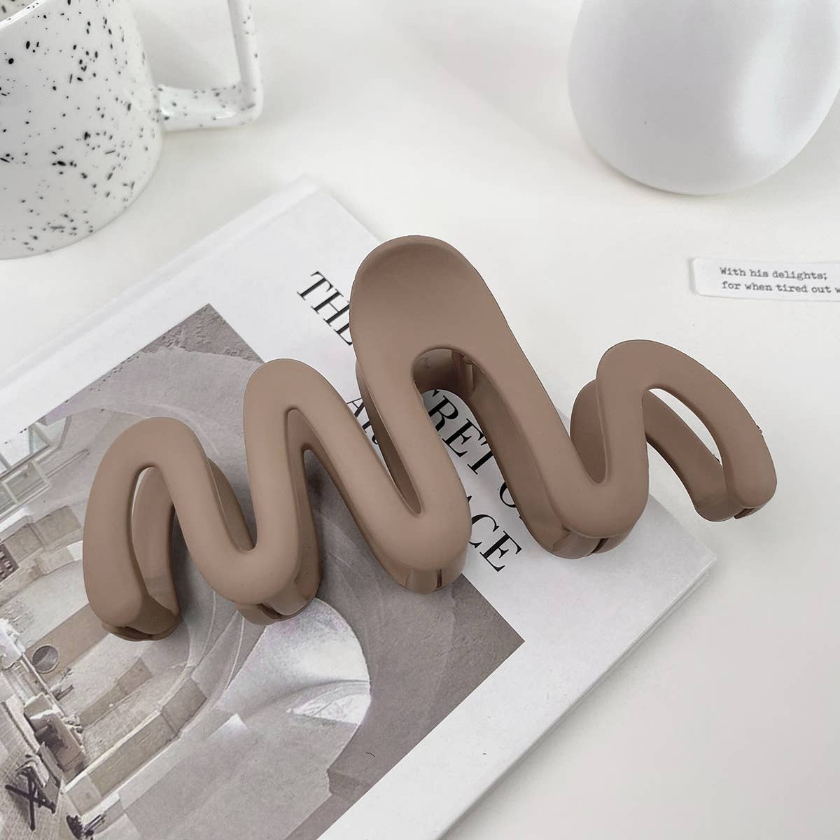 Rad extra-large shark clip fashionable grab clip