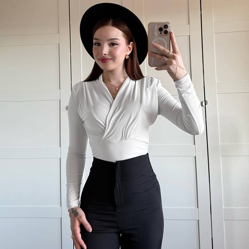 SOLID COLOR CROSS V-NECK PLEATED WAIST T-SHIRT