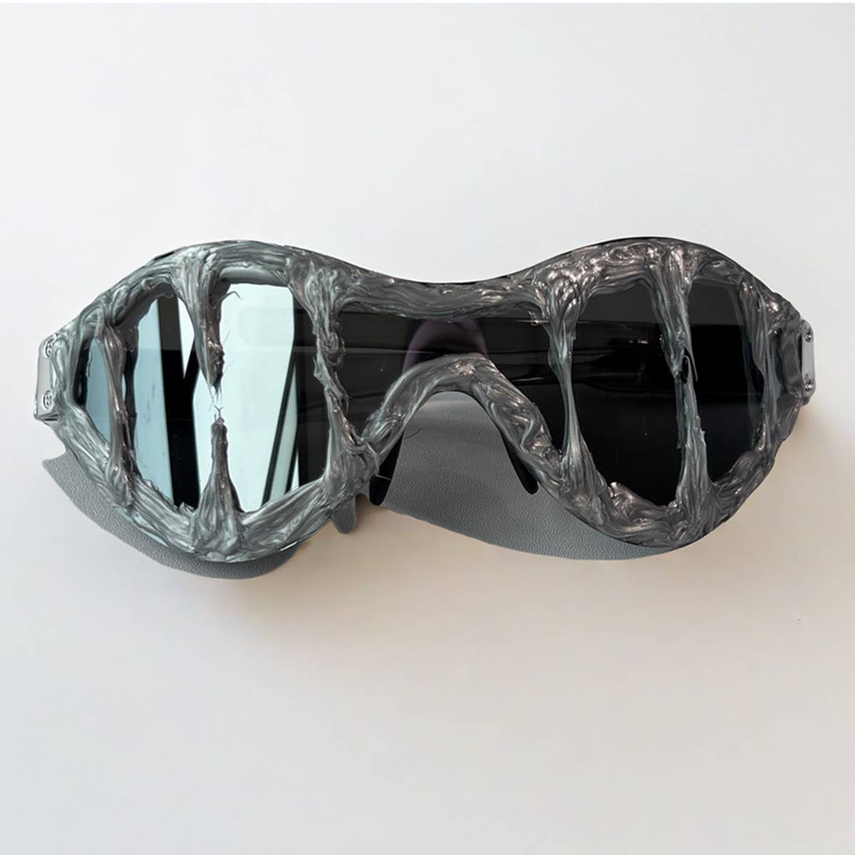 FUTURISTIC SHAPED RIMLESS SUNGLASSES