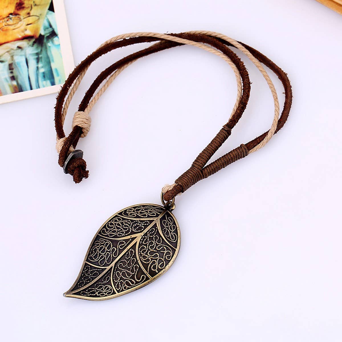 VINTAGE CREATIVE LEAF LEATHER NECKLACE