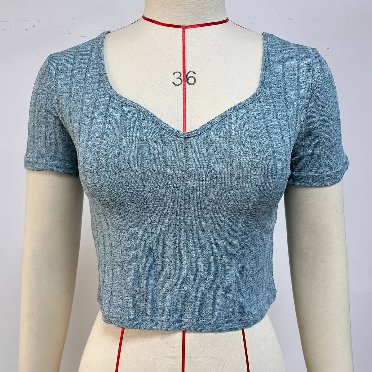 V-neck solid color slim fit short T-shirt