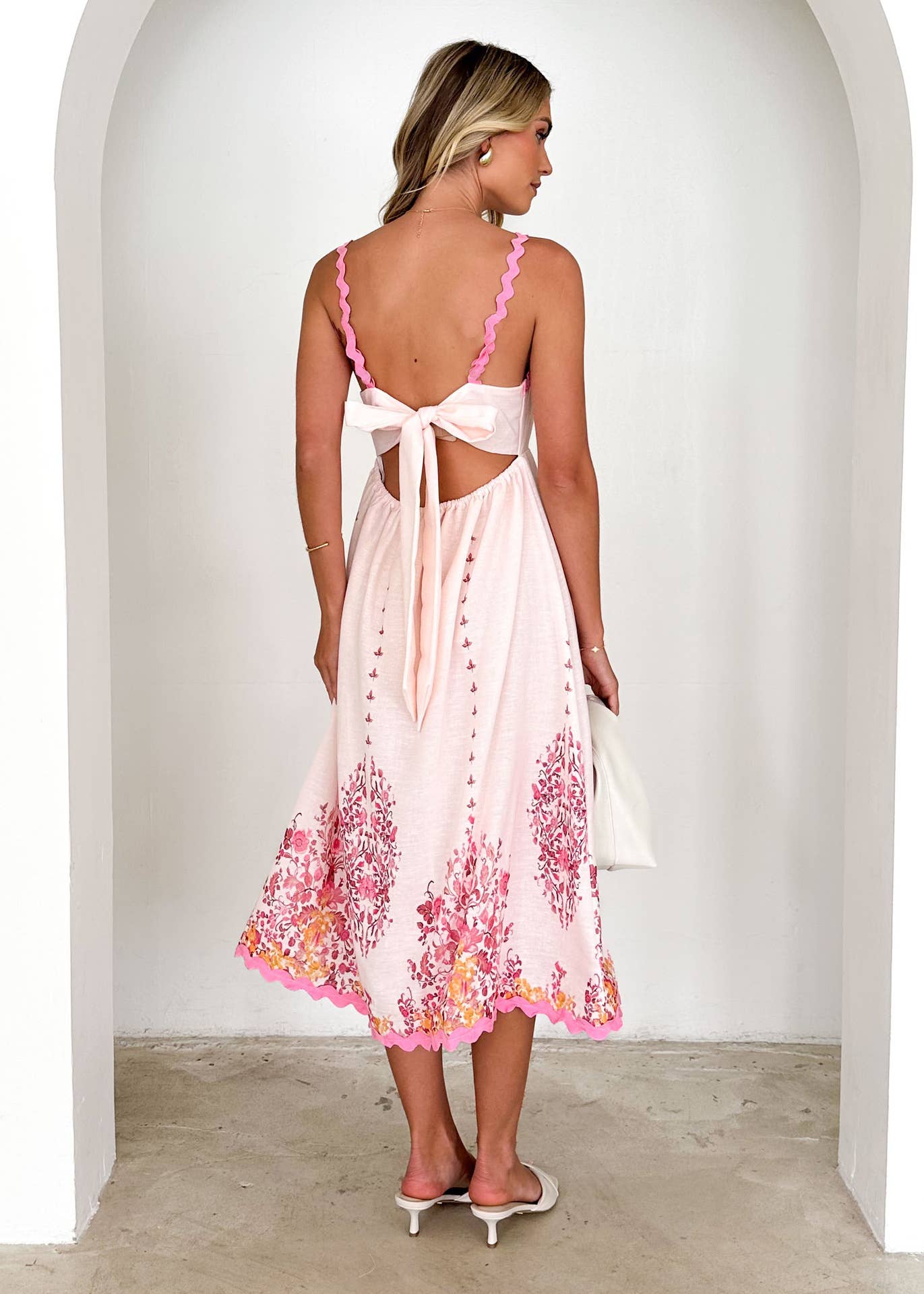 Fashion print wavy skirt sleeveless halter dress