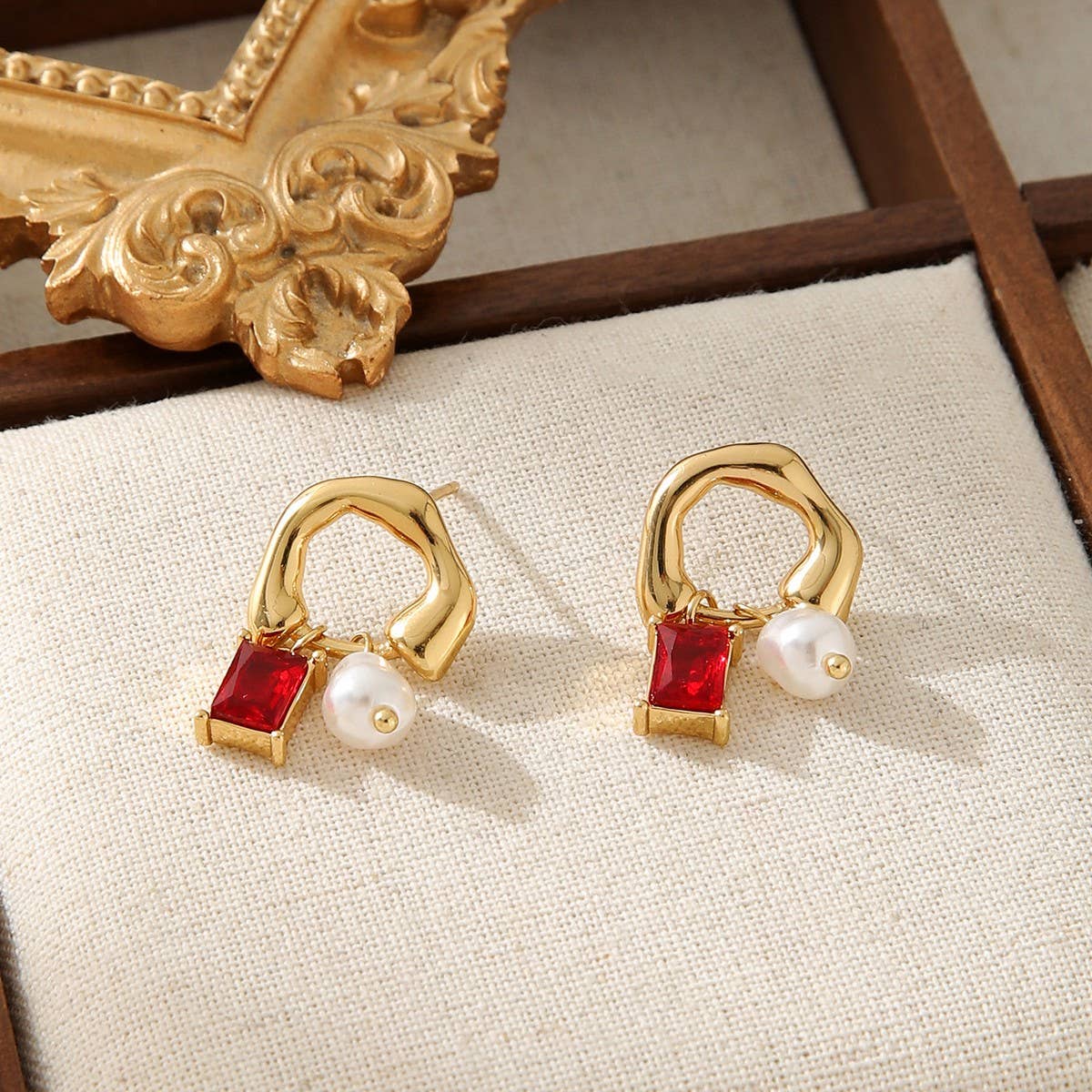 HIGHLIGHT BEAD SQUARE COLORED ZIRCONIA EARRINGS