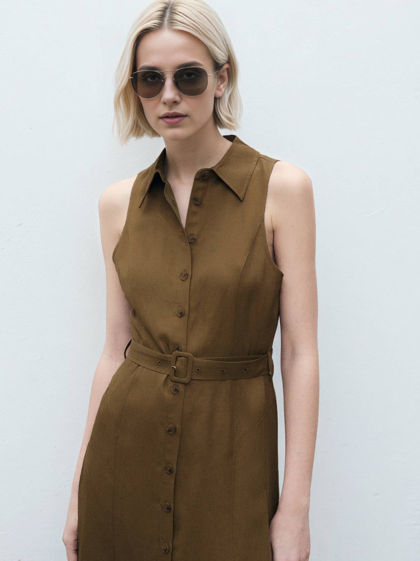 Split sleeveless solid cinched waist shirt dress