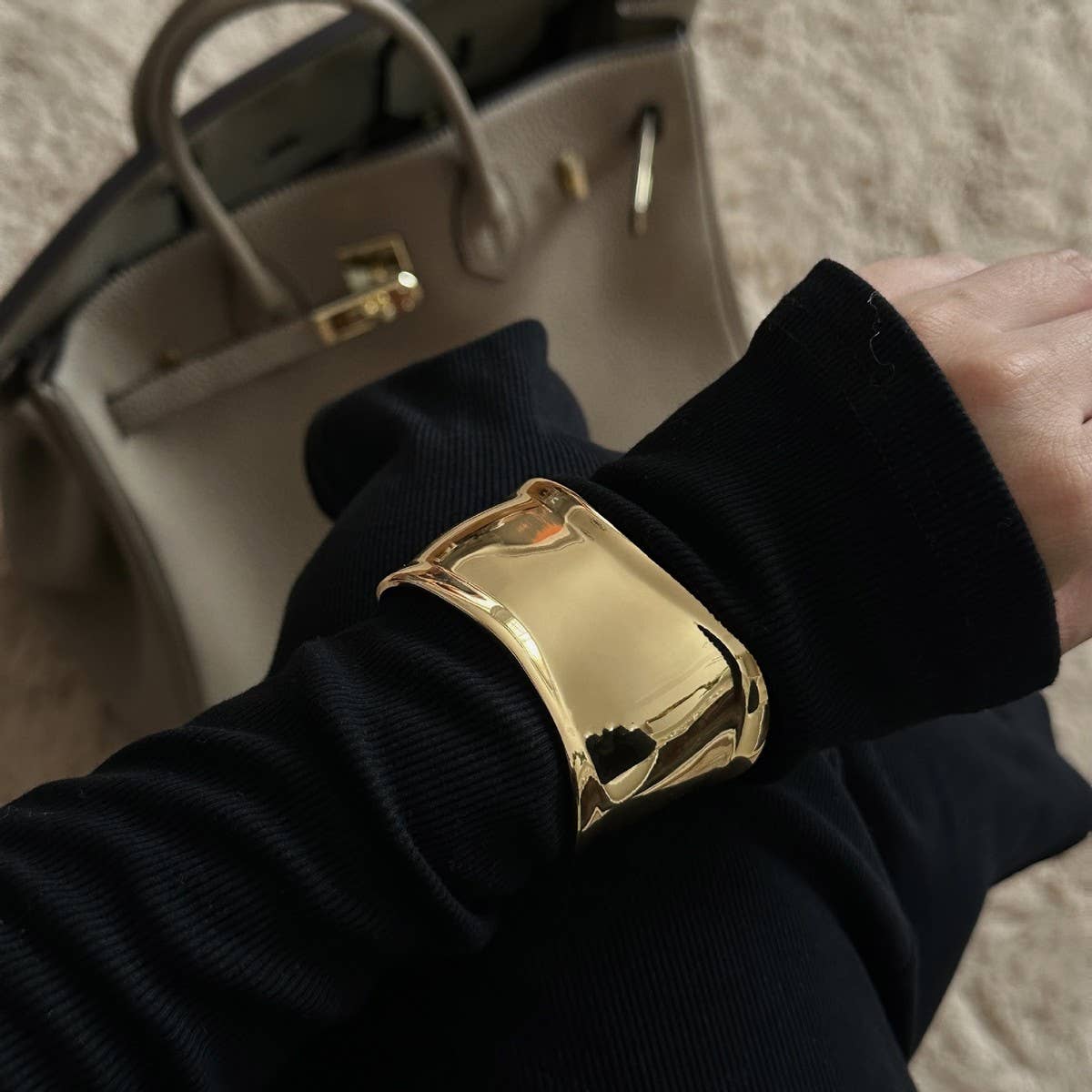 FASHIONABLE DESIGN OPEN SMOOTH BRACELET