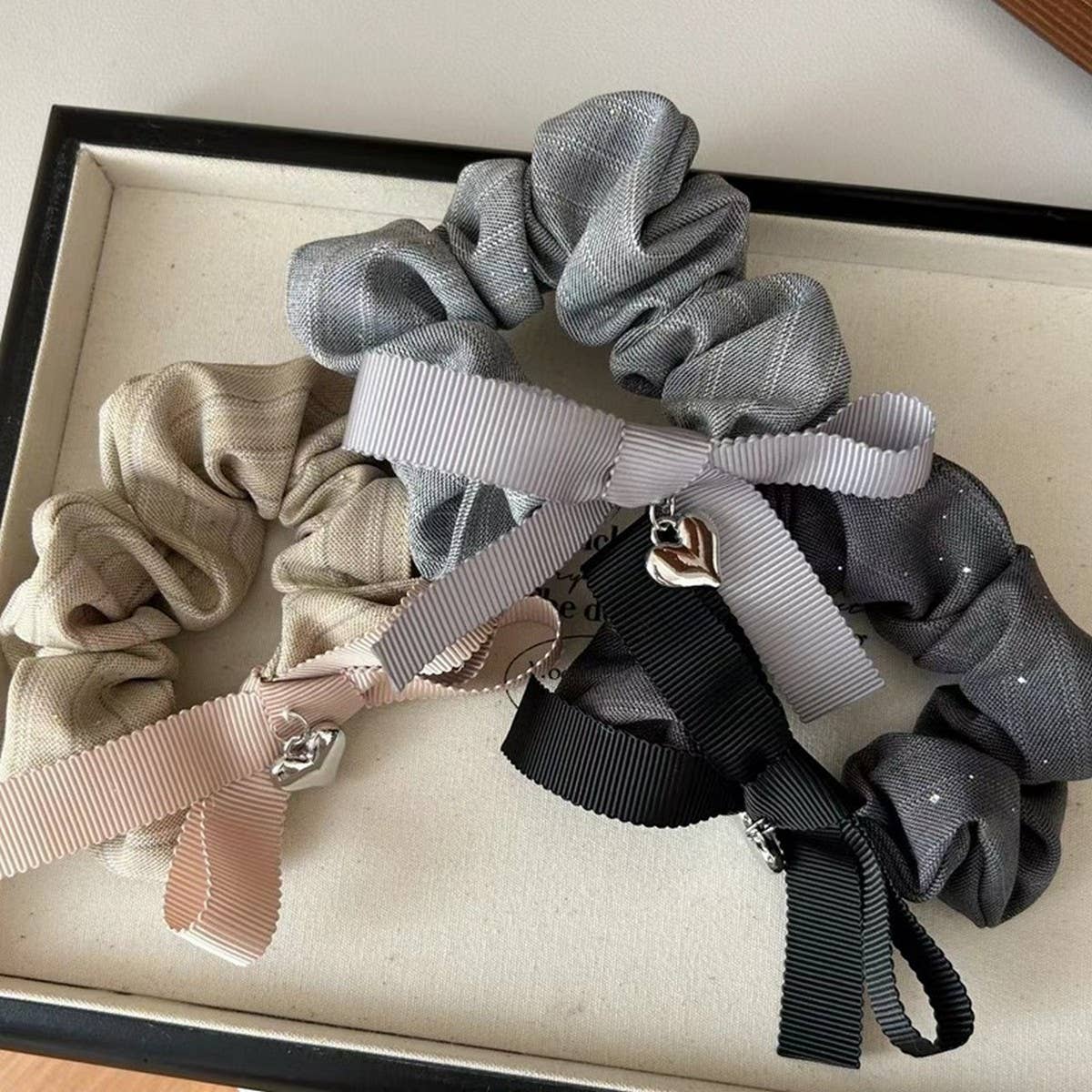 DELICATE CHANEL BOW HAIR SCRUNCHIES