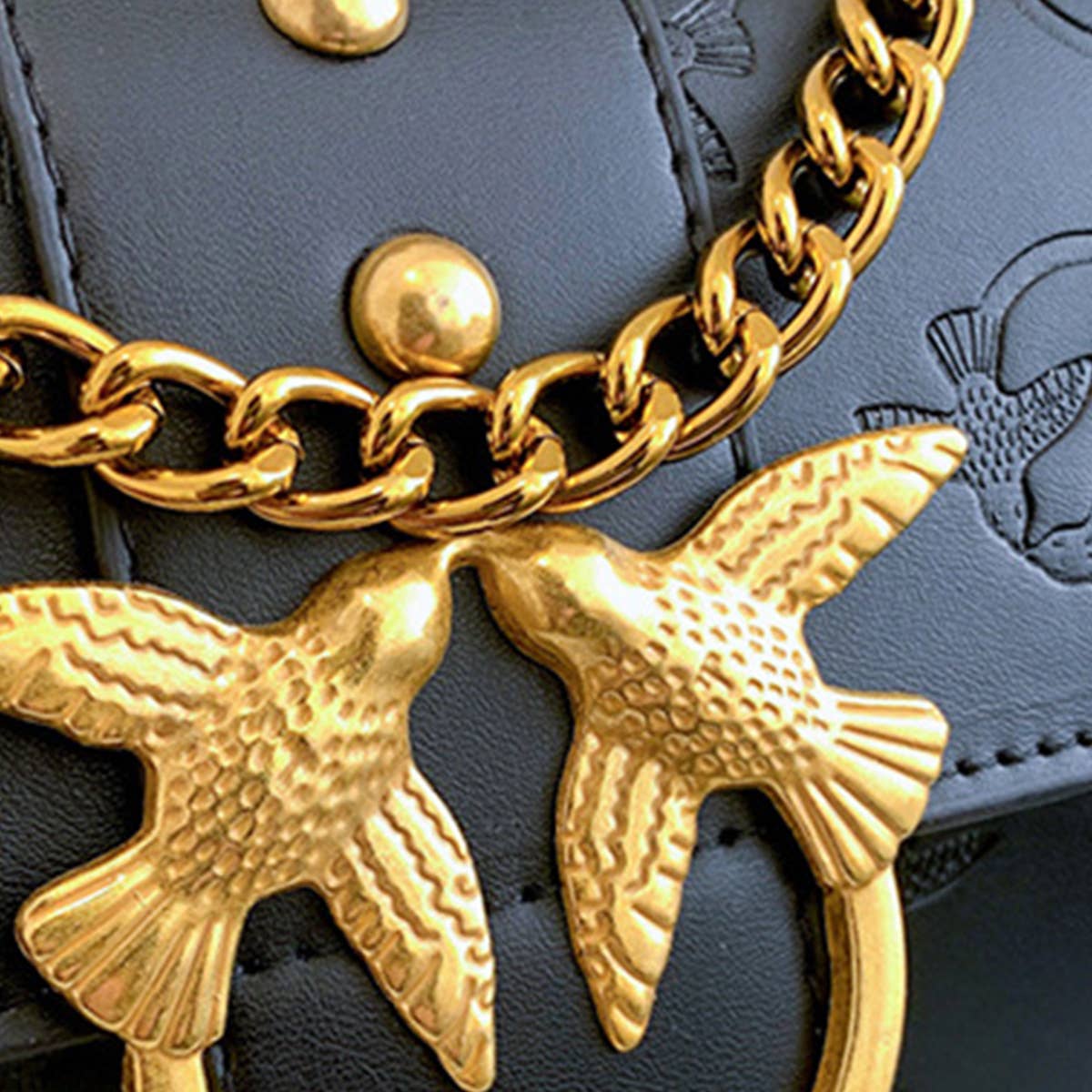 STYLISH EMBOSSED METAL CHAIN SHOULDER BAG_CWAB1577